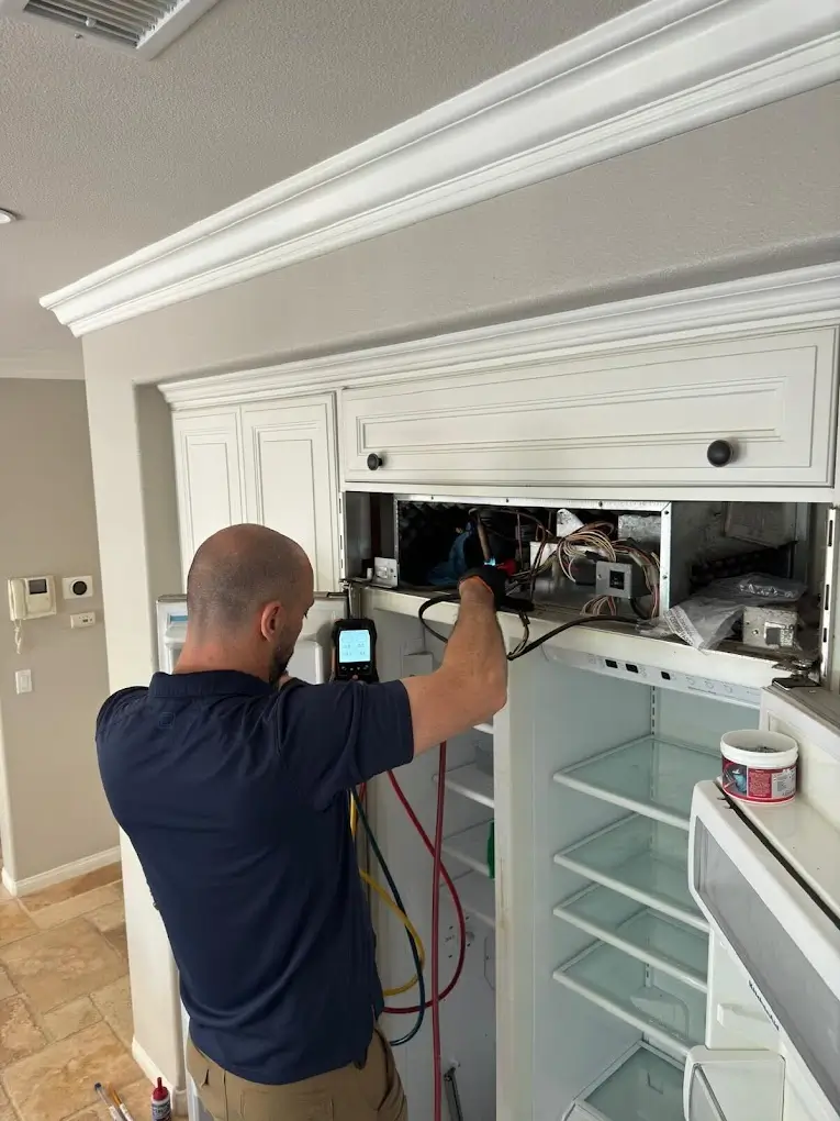 Built-in refrigerator diagnostics and repair